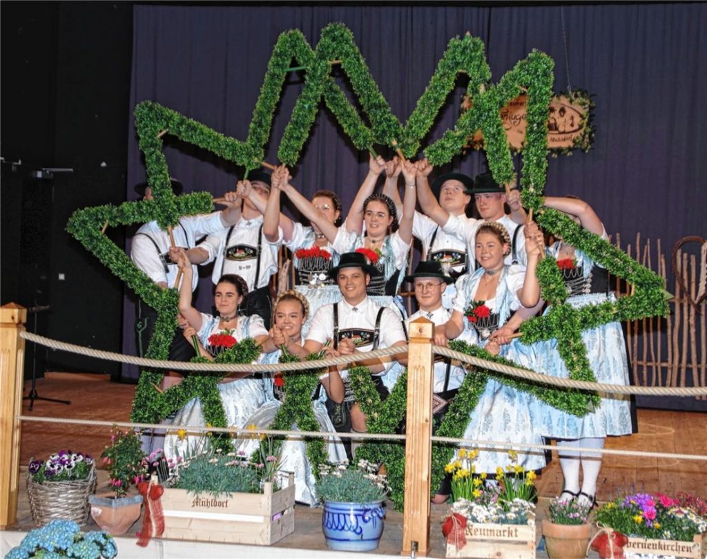 Zum krönenden Abschluss war der Sterntanz der Lengmooser zu sehen. Fotos Kirsch